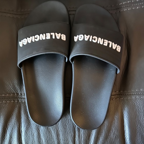 Balenciaga Pool Slides - Picture 2 of 7